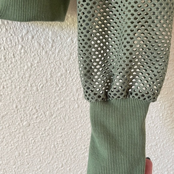 Hooded workout mesh hooded size large sweater - Picture 7 of 7